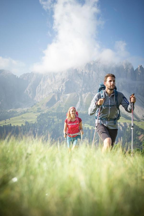 Nice Living Neue- Moderne Apartments Im Herzen Von Brixen - Kostenlose Brixencard - Ideal Fuer Familien, Paare, Geschaeftsreisende Und Allen Urlaubs Hungrigen Luaran gambar