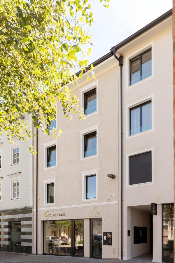 Nice Living Neue- Moderne Apartments Im Herzen Von Brixen - Kostenlose Brixencard - Ideal Fuer Familien, Paare, Geschaeftsreisende Und Allen Urlaubs Hungrigen Luaran gambar