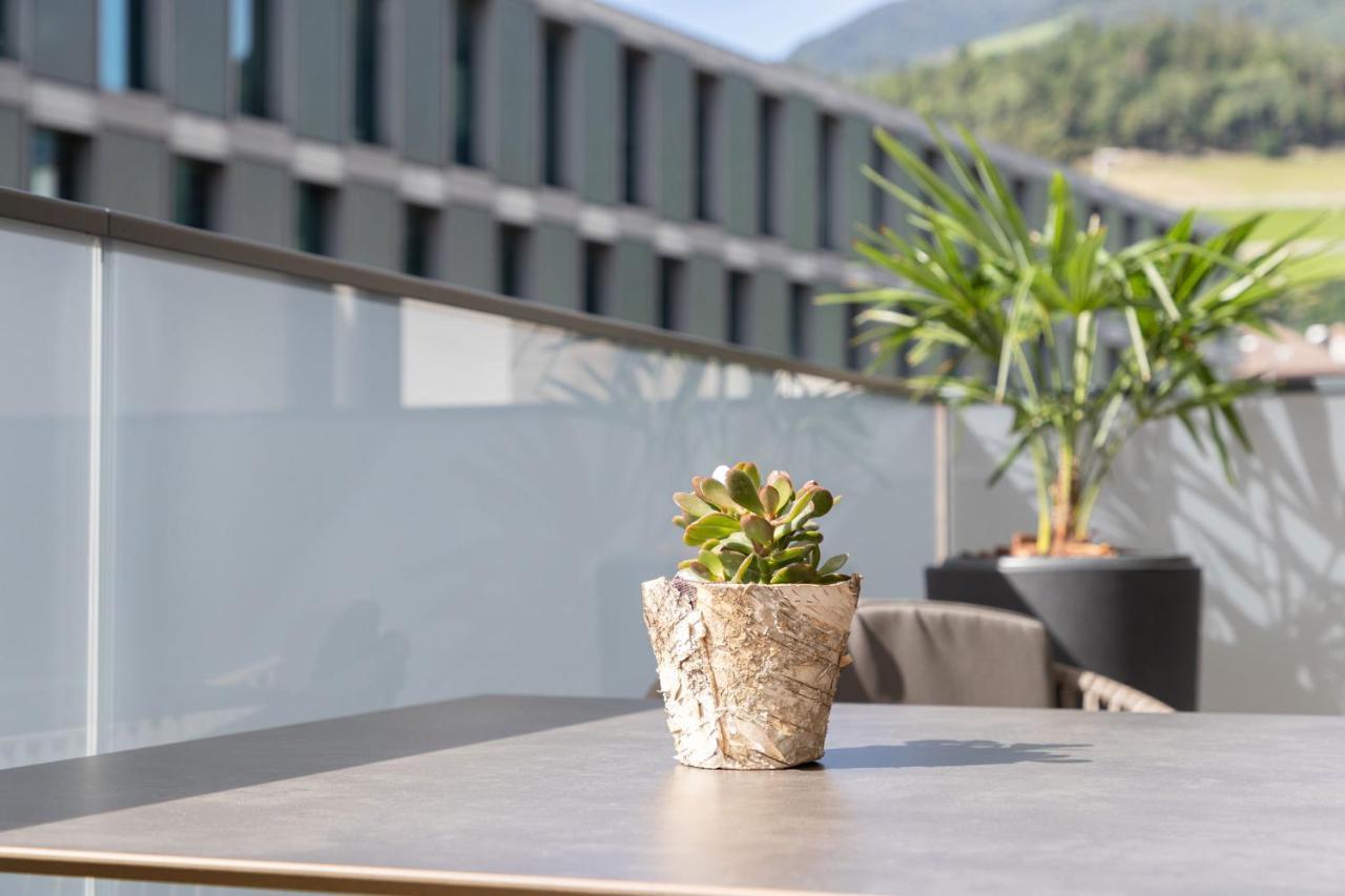 Nice Living Neue- Moderne Apartments Im Herzen Von Brixen - Kostenlose Brixencard - Ideal Fuer Familien, Paare, Geschaeftsreisende Und Allen Urlaubs Hungrigen Luaran gambar