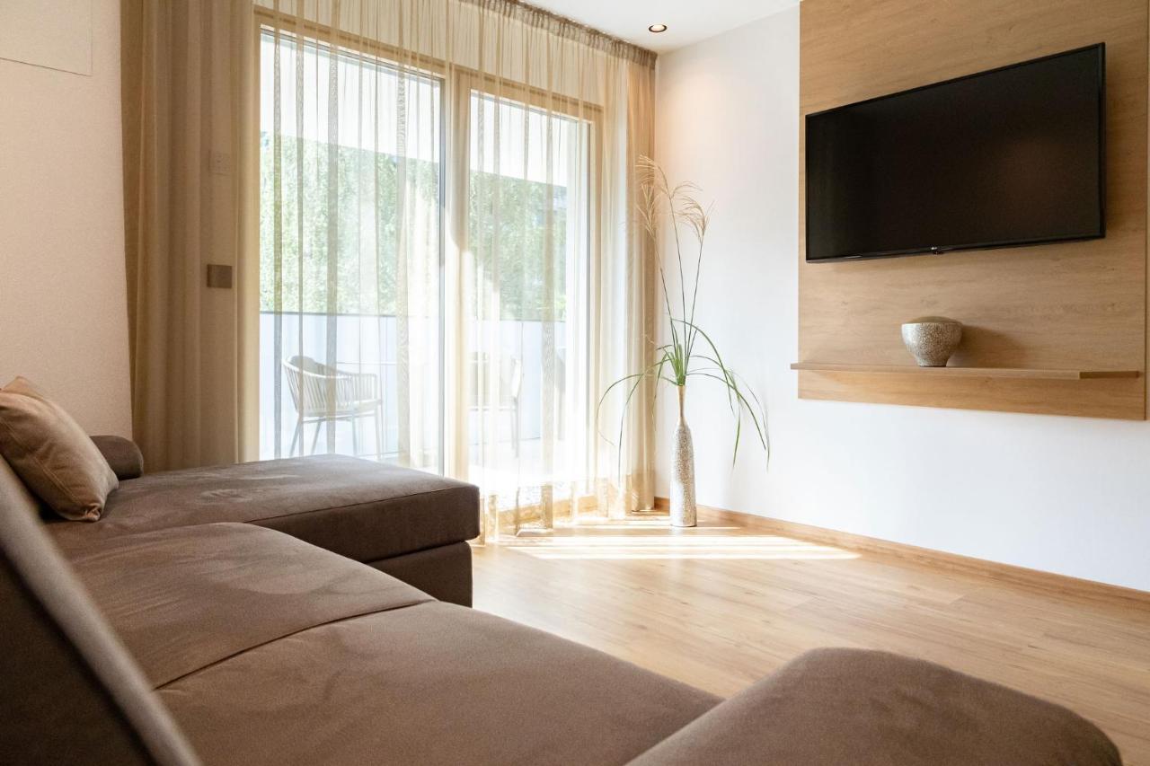Nice Living Neue- Moderne Apartments Im Herzen Von Brixen - Kostenlose Brixencard - Ideal Fuer Familien, Paare, Geschaeftsreisende Und Allen Urlaubs Hungrigen Luaran gambar