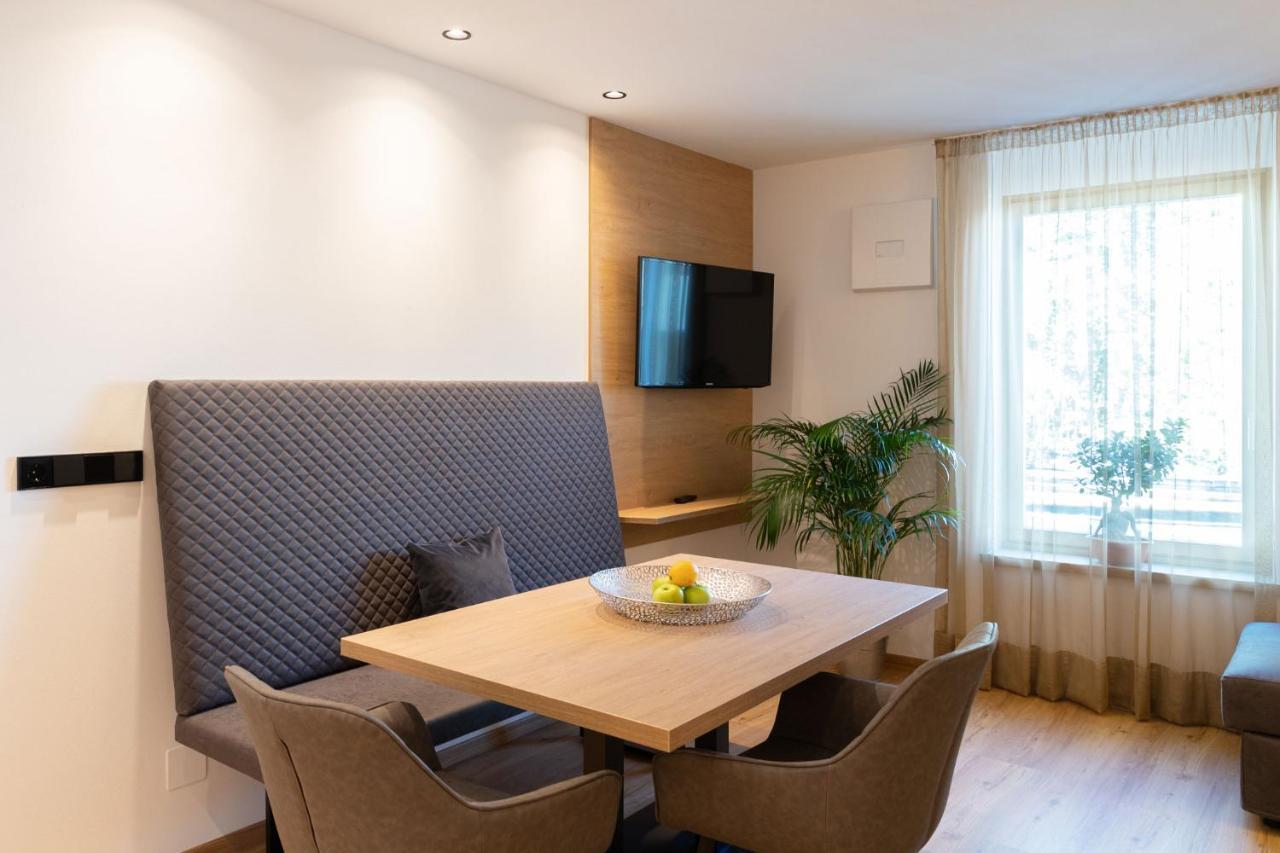 Nice Living Neue- Moderne Apartments Im Herzen Von Brixen - Kostenlose Brixencard - Ideal Fuer Familien, Paare, Geschaeftsreisende Und Allen Urlaubs Hungrigen Luaran gambar