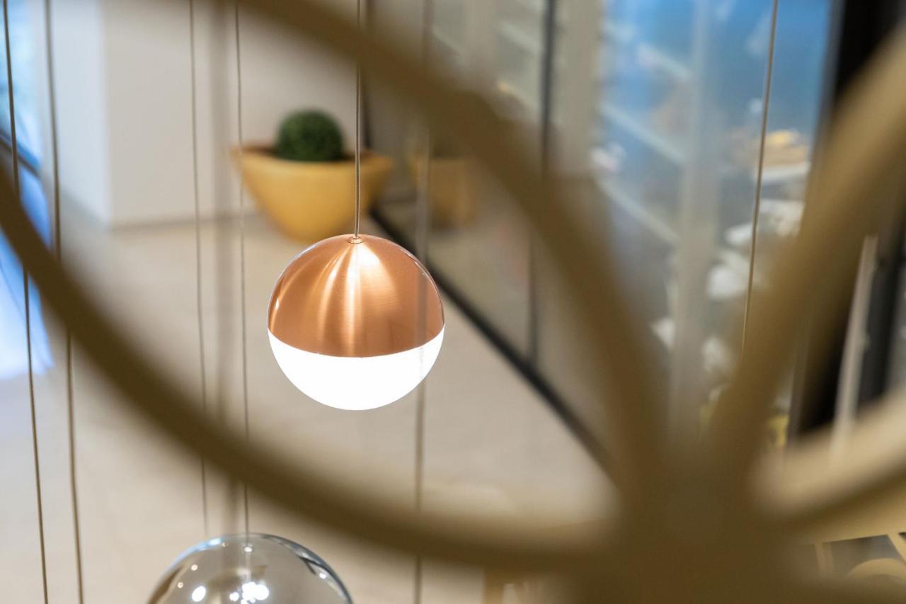 Nice Living Neue- Moderne Apartments Im Herzen Von Brixen - Kostenlose Brixencard - Ideal Fuer Familien, Paare, Geschaeftsreisende Und Allen Urlaubs Hungrigen Luaran gambar