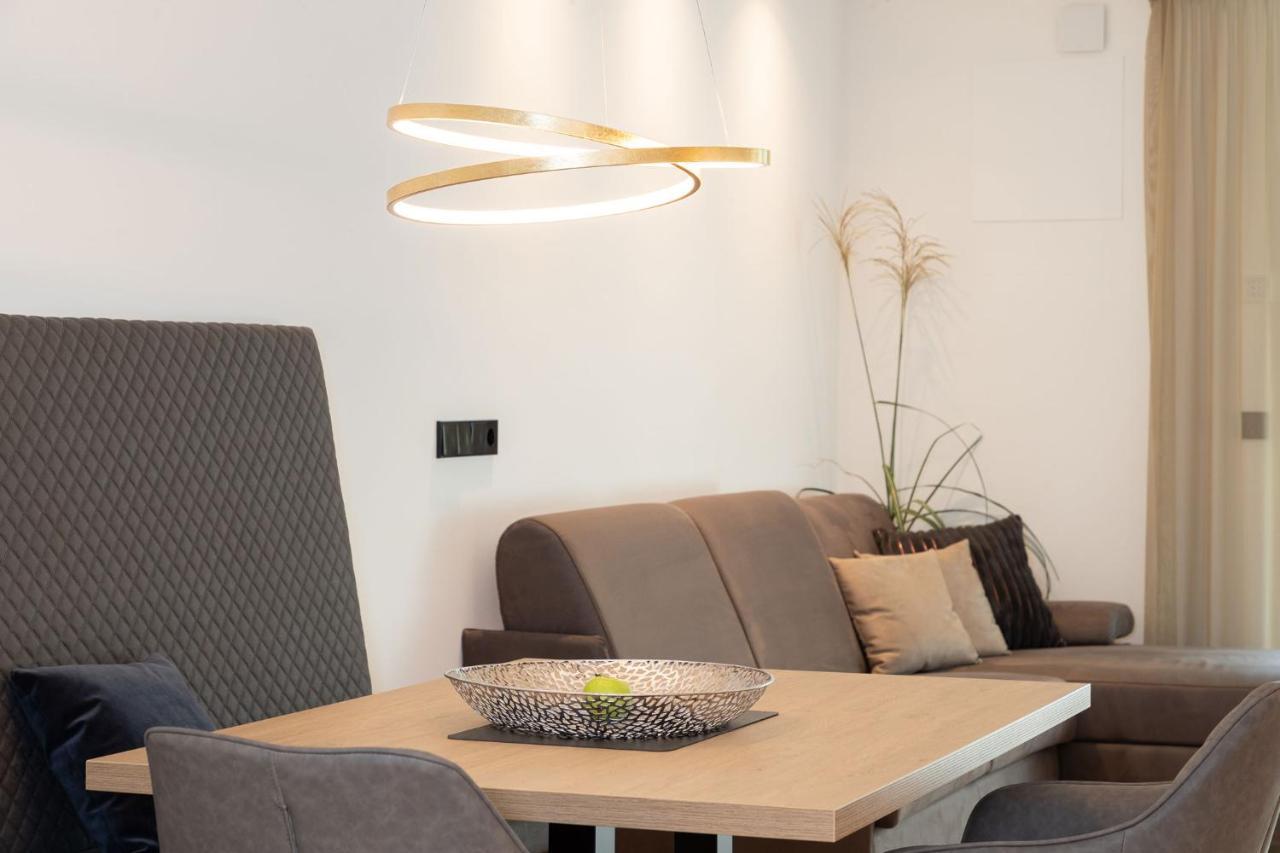 Nice Living Neue- Moderne Apartments Im Herzen Von Brixen - Kostenlose Brixencard - Ideal Fuer Familien, Paare, Geschaeftsreisende Und Allen Urlaubs Hungrigen Luaran gambar