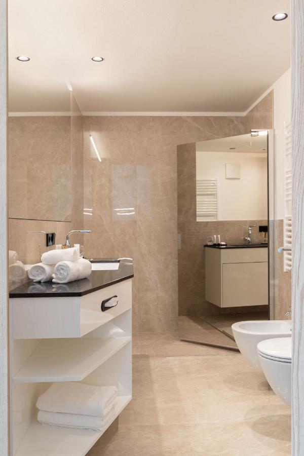 Nice Living Neue- Moderne Apartments Im Herzen Von Brixen - Kostenlose Brixencard - Ideal Fuer Familien, Paare, Geschaeftsreisende Und Allen Urlaubs Hungrigen Luaran gambar